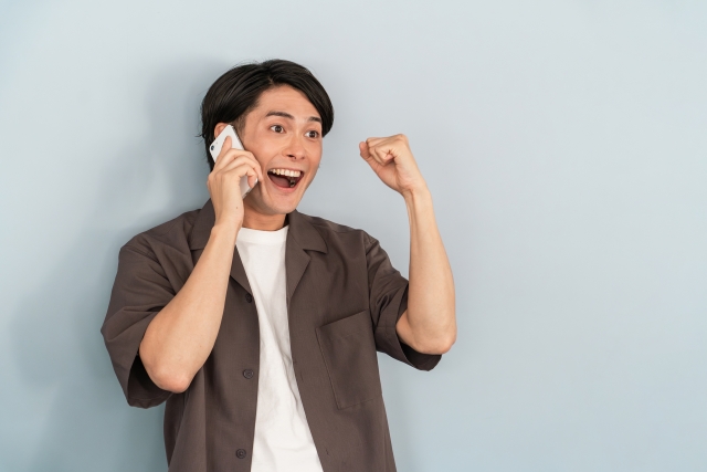 マッチングアプリで電話するメリット!誘い方やおすすめの話題を解説